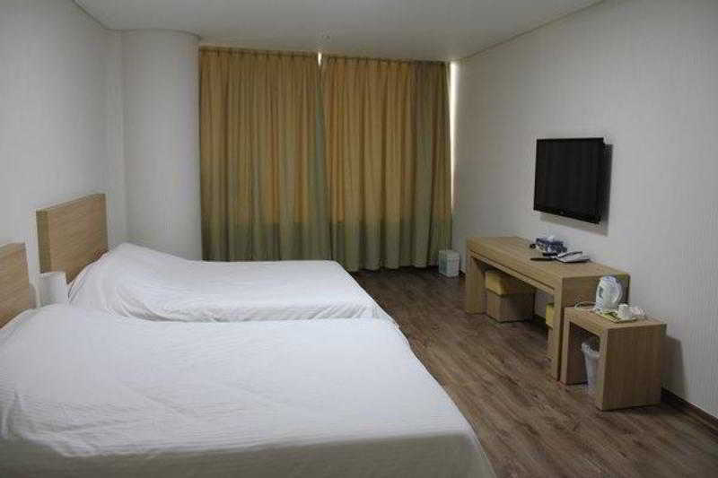 Elena Business Hotel Yeosu Exterior foto
