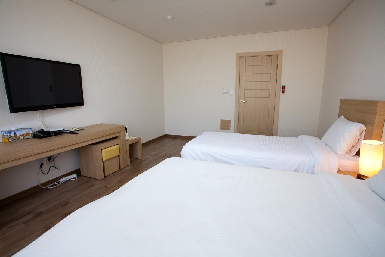 Elena Business Hotel Yeosu Exterior foto