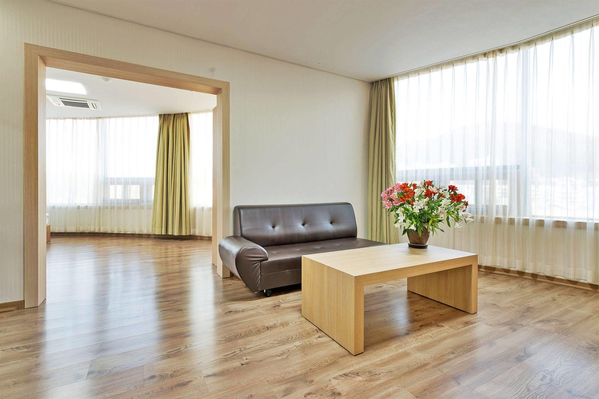Elena Business Hotel Yeosu Exterior foto